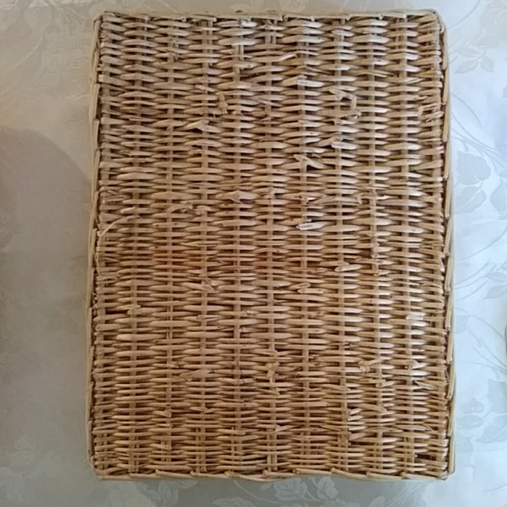 Silverware container  and breadbaske - Picture 2 of 6